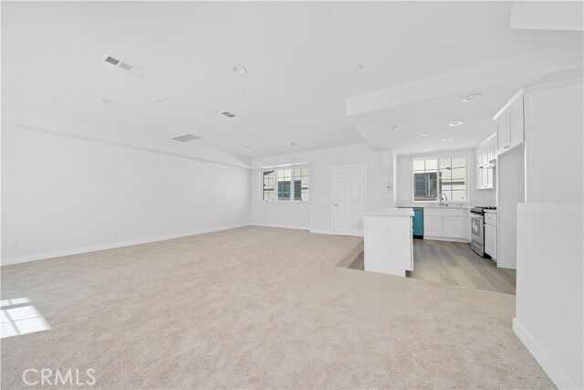 Building Photo - 837 W Huntington Dr