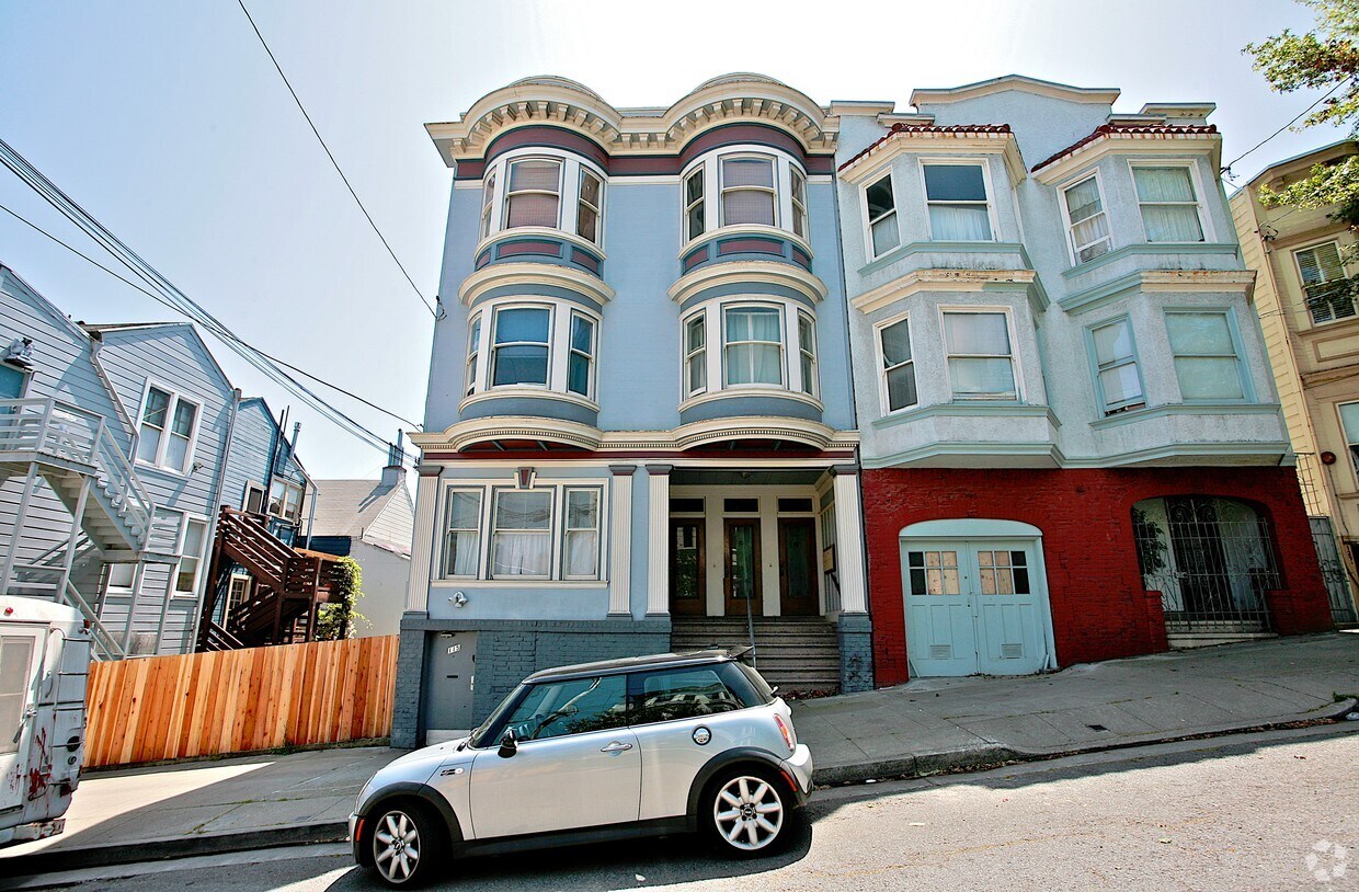 Primary Photo - 115-121 Henry St