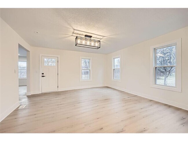 Foto del edificio - 1300 County Rd 6