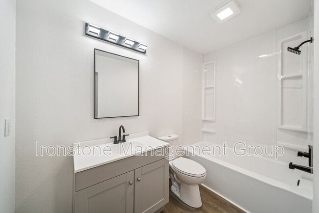 Foto del edificio - 3165 E 49th St