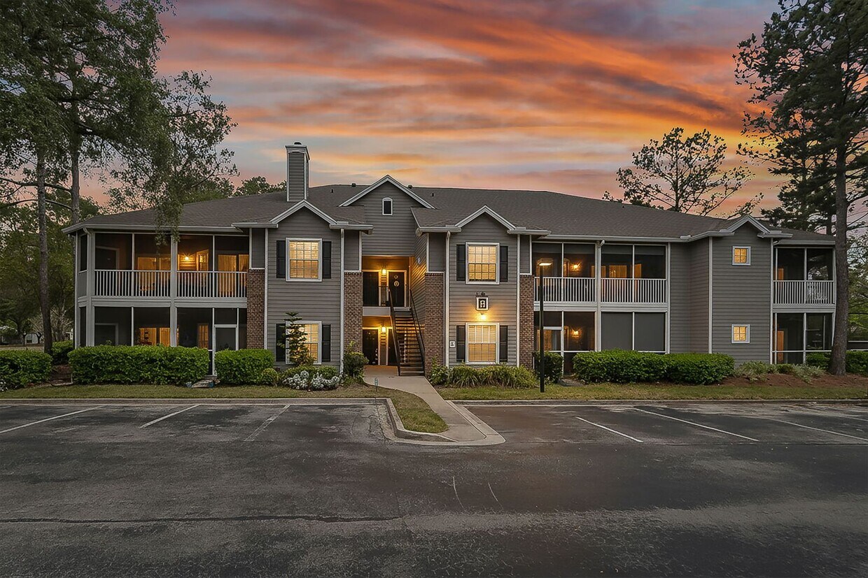 Foto principal - 3 bedroom/ 2 bathroom condo next to St Johns Town Center