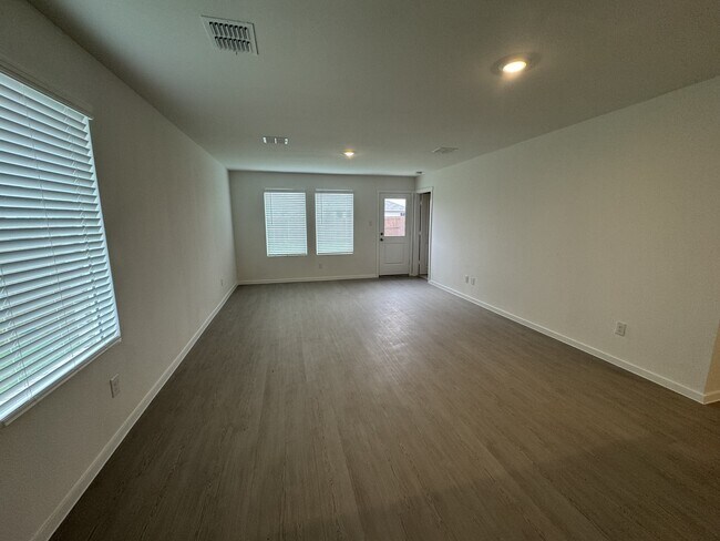 Foto del edificio - 913 Birkdale Dr