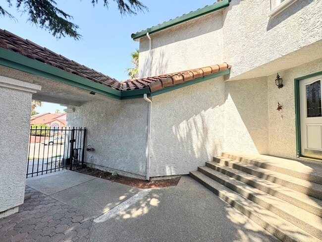 Foto del edificio - 5017 Toyon Way