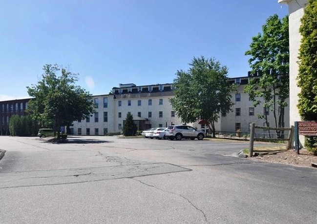 Building Photo - 494 Woonasquatucket Ave