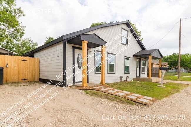 Building Photo - 203 Park St