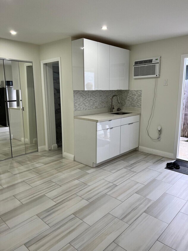 Foto principal - 12225 NW 2nd Ave