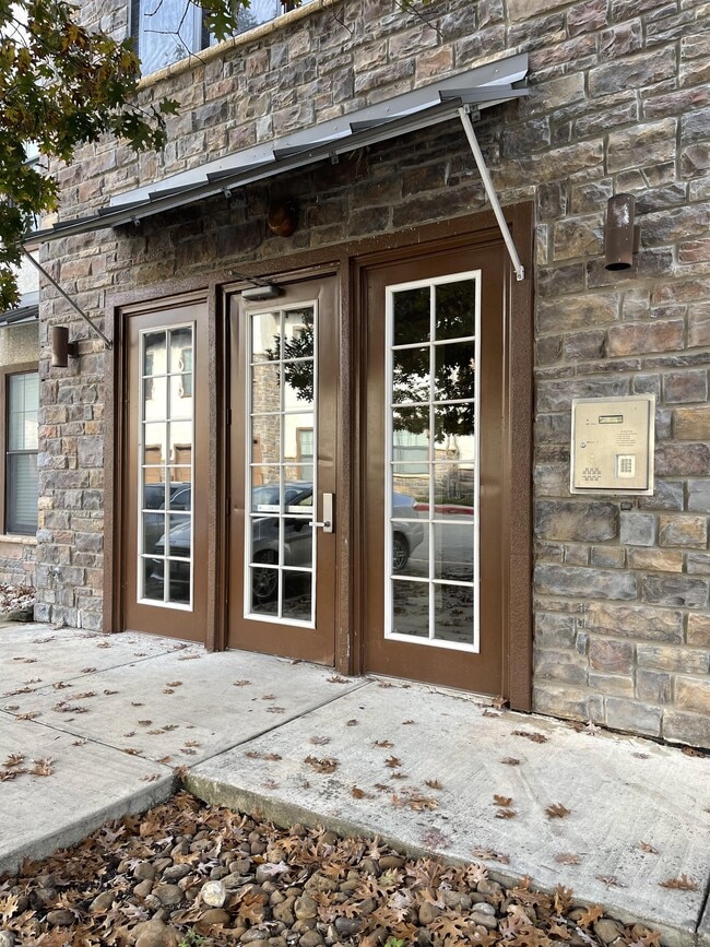 Foto del edificio - 7342 Oak Manor Dr