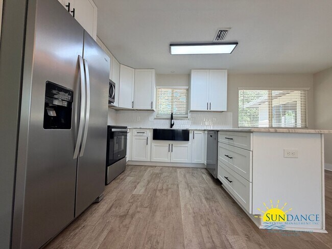 Foto del edificio - Fully Renovated Cul-de-sac Corner Lot Home in Fort Walton Beach!