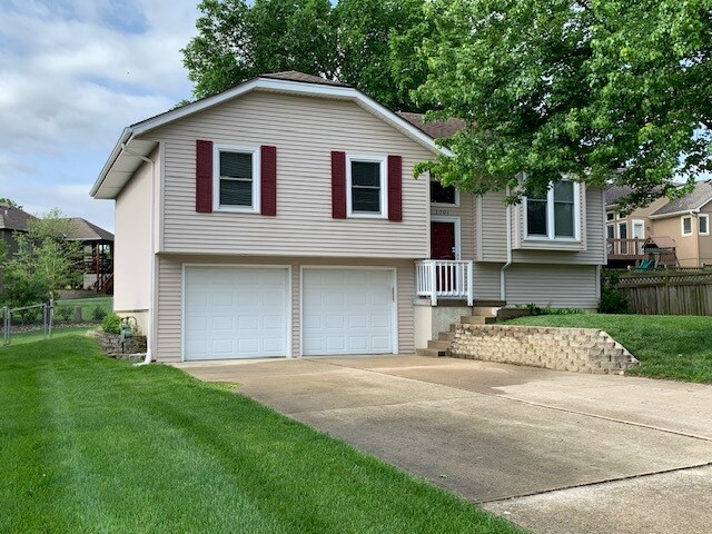 Building Photo - 1701 NE Patterson Dr