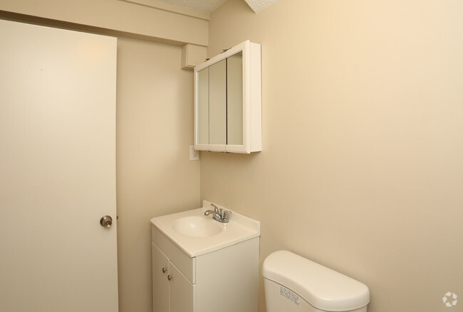 Baño - Warner Village Rental Community