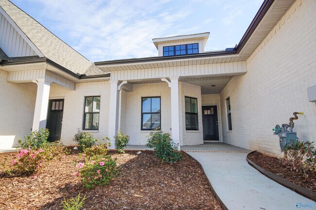 Building Photo - 402 Raleigh Elm Dr