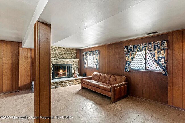 Building Photo - 623 Montana Dr