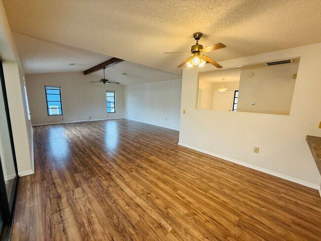 Foto del edificio - 8992 Hernando Way
