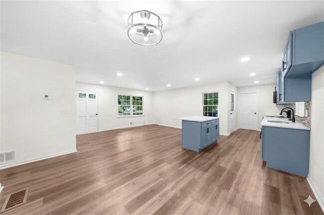 Foto del edificio - 3022 Hillwood Dr NW