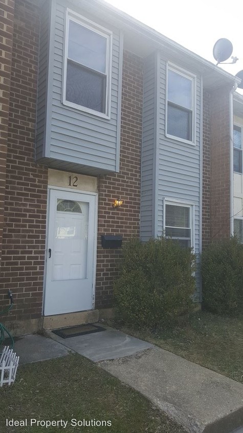 Primary Photo - 12 Kayak Ct
