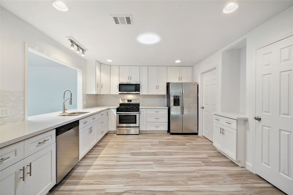 Foto principal - 914 Coachlight Dr