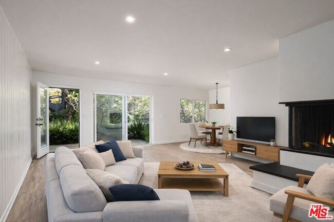 Foto del edificio - 6467 Sycamore Meadows Dr
