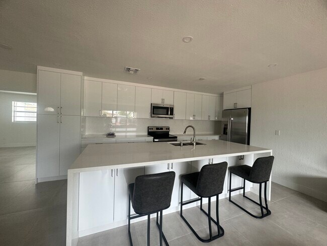 Building Photo - 9830 SW 12th Ter