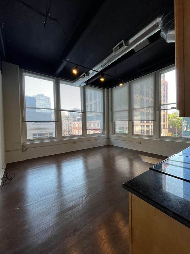Building Photo - 801 Walnut St