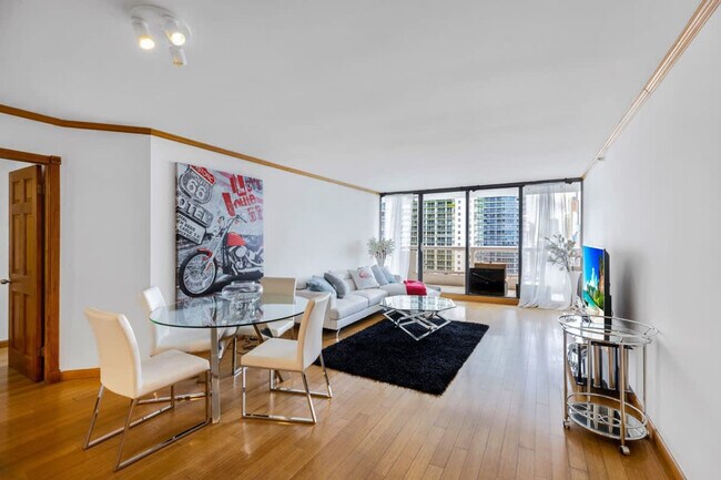 Foto del edificio - 1717 N Bayshore Dr