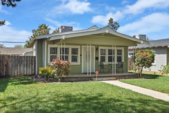 Primary Photo - Adorable 2 Bedroom 1 Bath Cozy Modesto Home