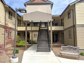 Building Photo - 556 G St