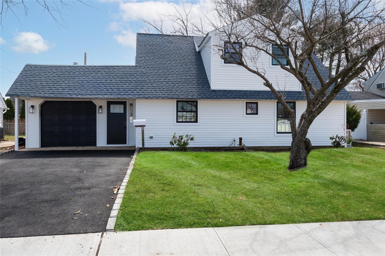 Primary Photo - 27 Walnut Ln