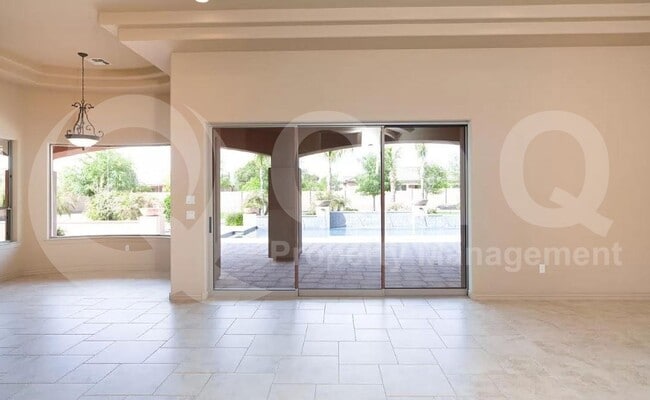 Foto del edificio - 2950 E Latham Way