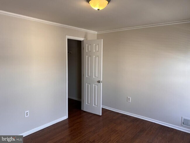 Foto del edificio - 2079 E Hagert St