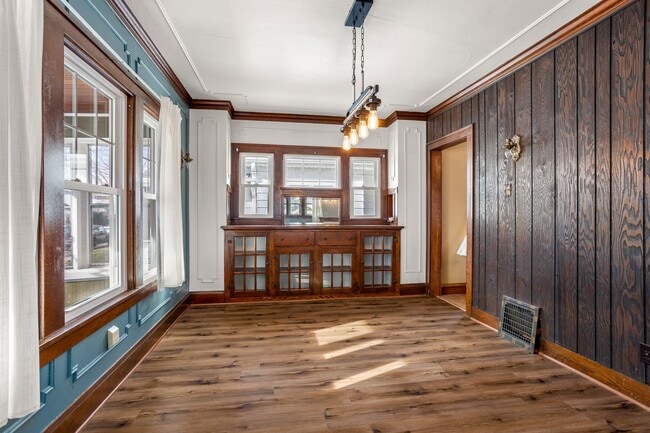 Building Photo - 3 Bedroom Fond Du Lac House