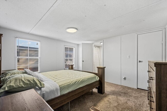 Building Photo - 2611 Cattail Cir