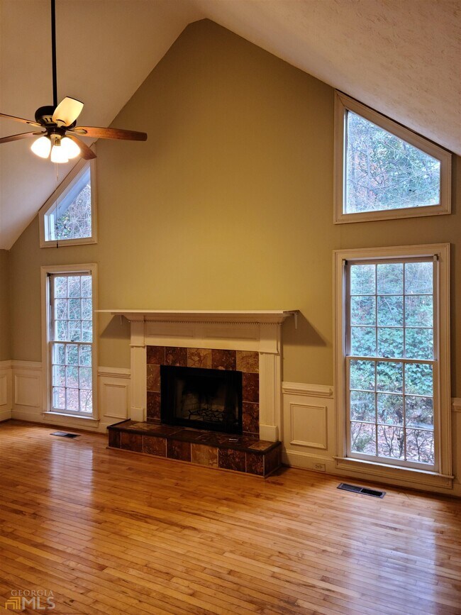 Building Photo - 3125 St Andrews Cir
