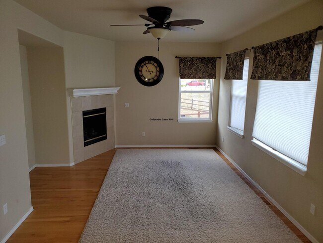 Foto del edificio - Single Family Home 5 bed 3 Bath on Golf Co...