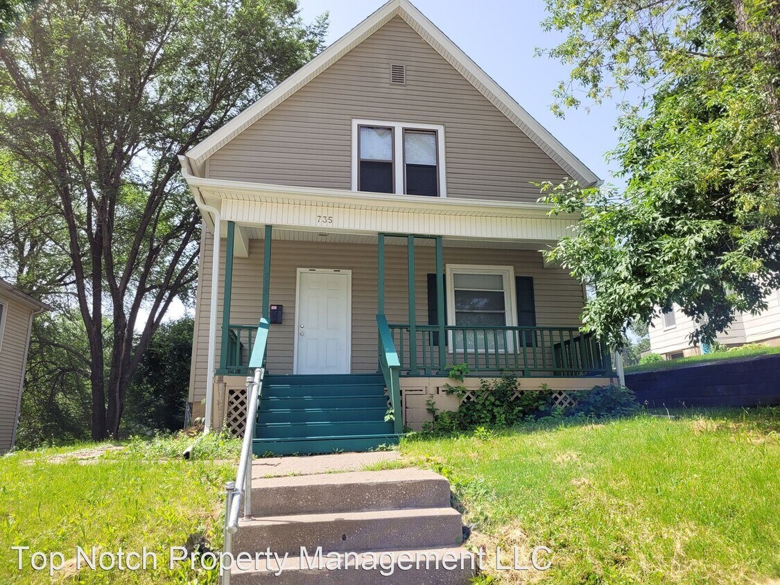 4 br, 1.5 bath House 735 Sylvan Ct House Rental in Davenport, IA