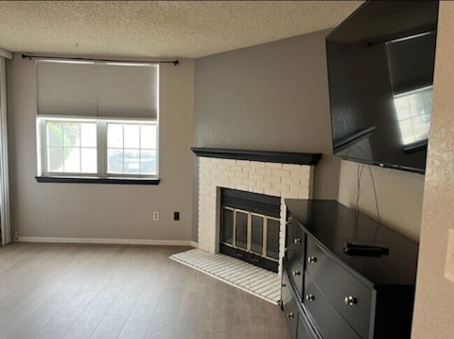 Foto del edificio - 5725 W Atlantic Pl