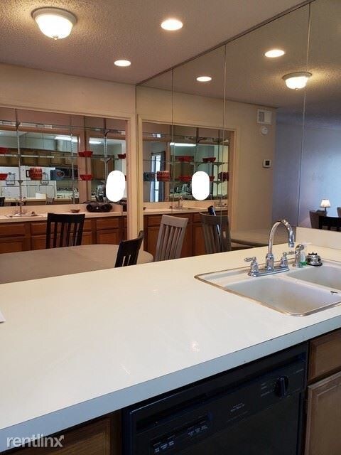 Foto del edificio - 1 br, 1 bath  - 1901 Holleman Dr W Apt 510