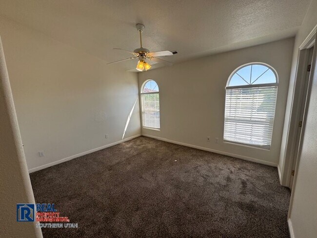 Foto del edificio - Parkside Townhomes