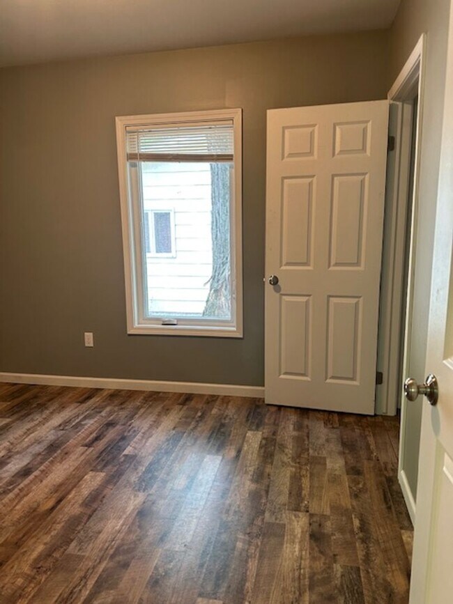 Foto del edificio - Charming 2-Bedroom Home in the Heart of Fairport Available Now