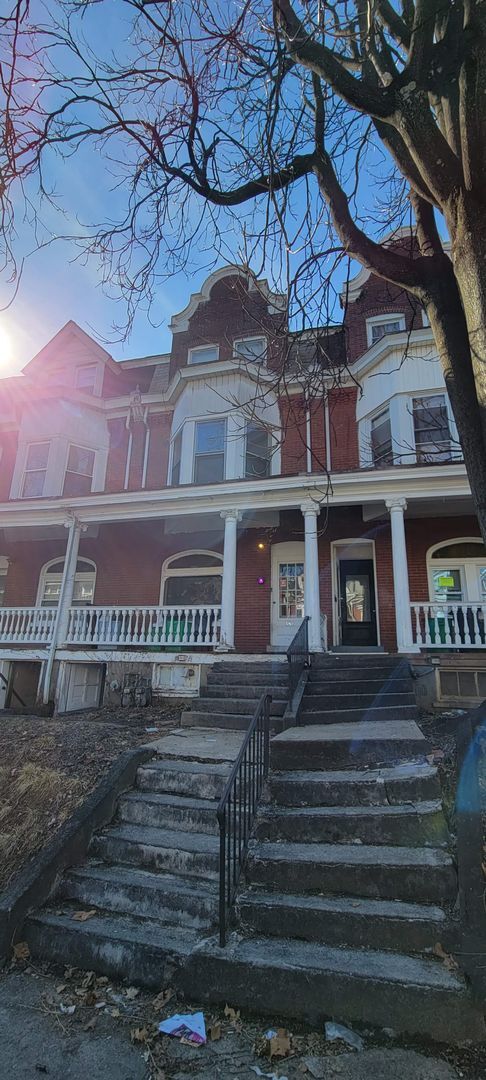 Building Photo - 220 S Madison St