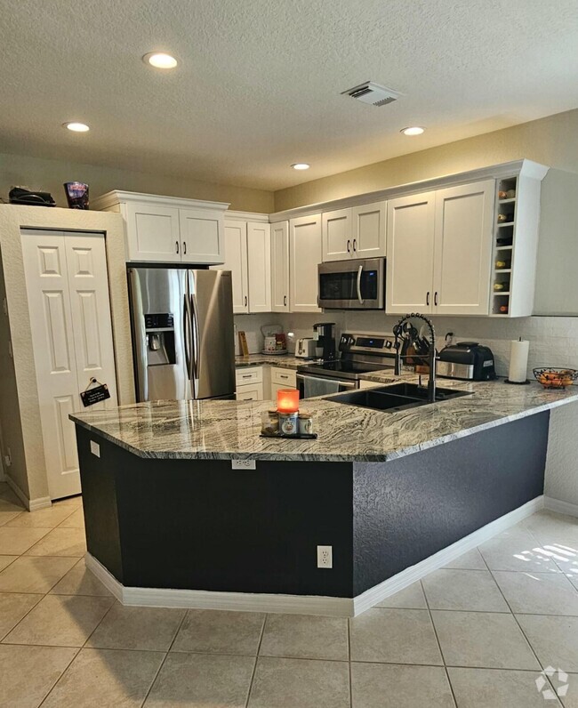 Building Photo - 13756 Creston Pl