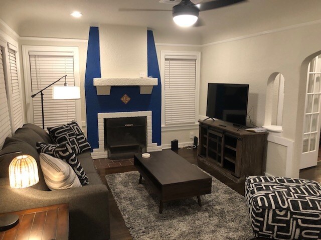 Living Room - 2724 Sunset Avenue