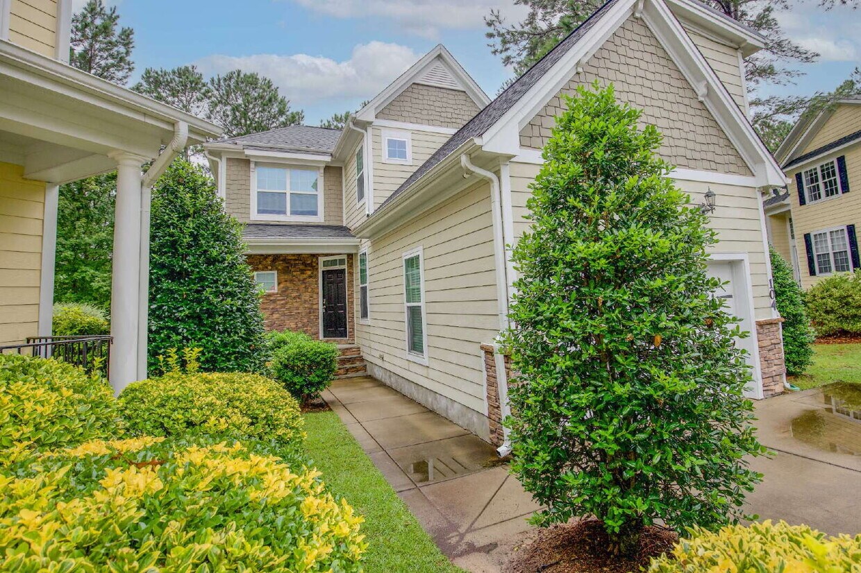 Primary Photo - Charming 3 bed, 2.5 bath home with bonus t...