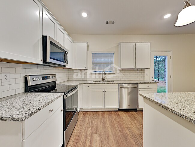 Building Photo - 428 Camp dr