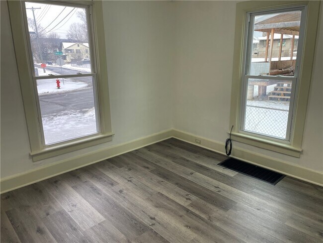 Building Photo - 7 Wells Ave