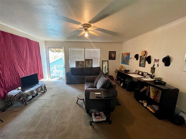 Foto del edificio - 4711 Bland St