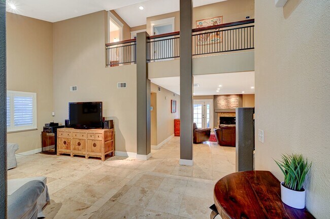 Building Photo - Charming 4 bedroom 3 bath fully furnished pool home in the heart of spring valley!