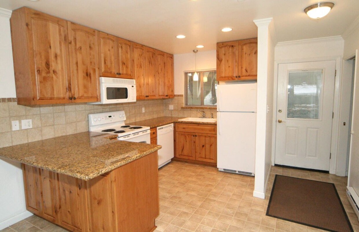 Primary Photo - 817 Oriole Way