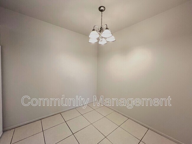 Foto del edificio - 921 W Tony St