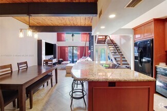 Building Photo - 730 E Coco Plum Cir