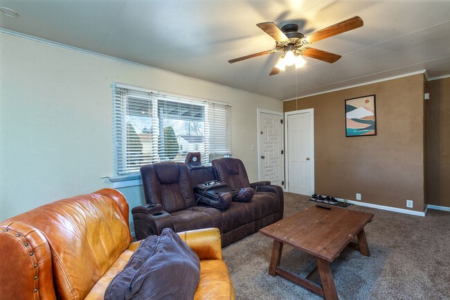 Building Photo - Property For Rent - Minutes from Downtown